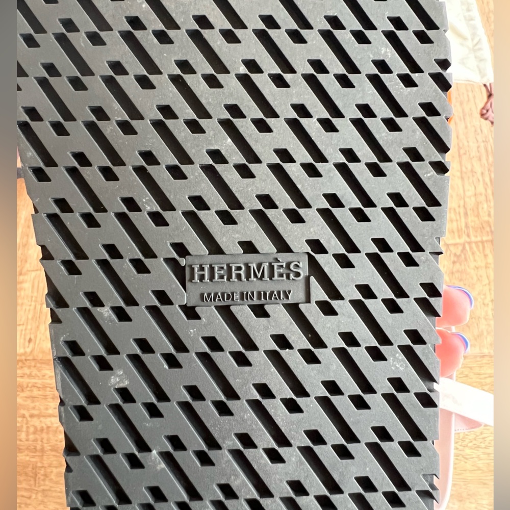 Hermès Chypre Sandal in Rose Porcelaine - Picture 5 of 9